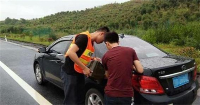 武鸣永福道路救援